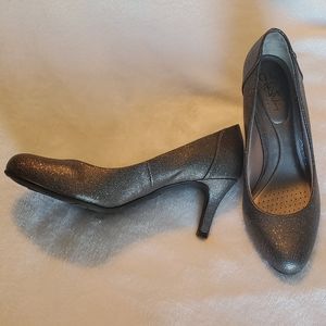 Gray metallic mid heel pump